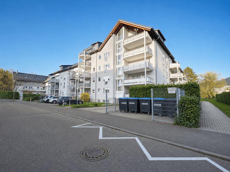 Zum Verkauf: helle 2 Zimmer-Wohnung mit Balkon und TG-Stellplatz in Waldkirch